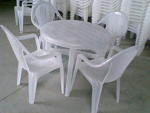 白色塑料桌椅,蓝色塑料桌椅,红色塑料桌椅
